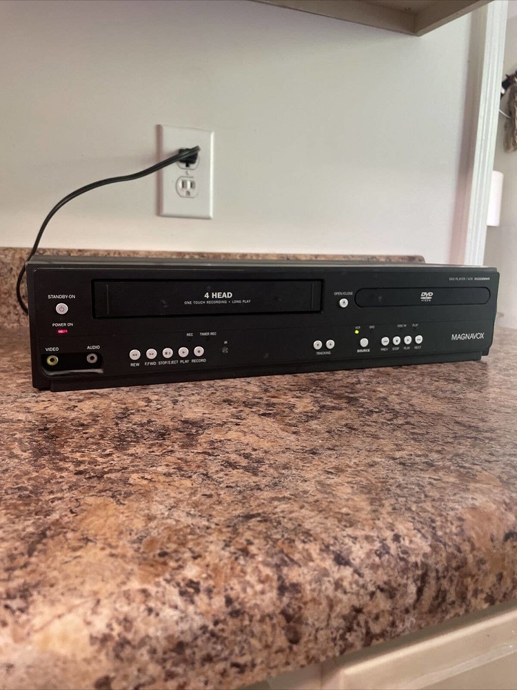 Magnavox DV220MW9 DVD Player VCR Recorder TESTED